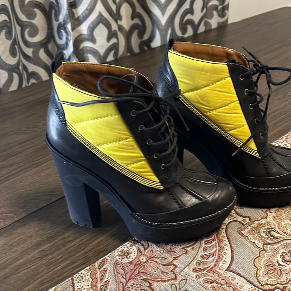 Ralph Lauren Stylish Boots size 7.5